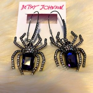 NWT Betsey Johnson Spider Drop Earrings Purple belly stone with crystal accents